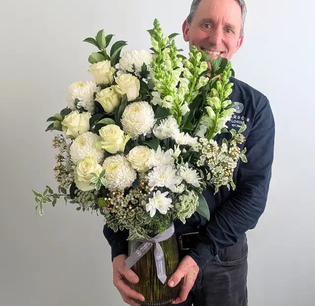 How Fresh Flowers Naremburn Households Order Change Through the Year